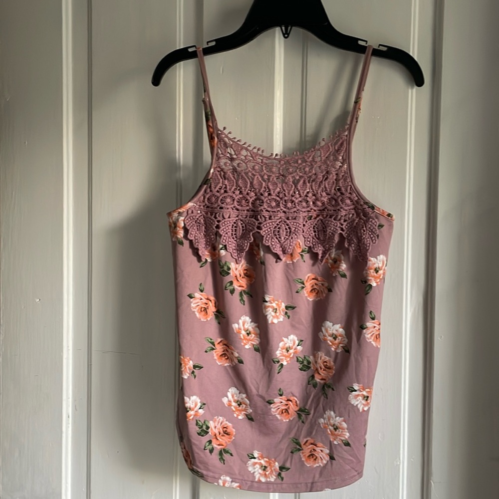 E hanger M floral tank with tie back